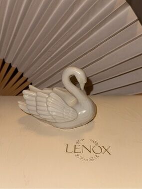 Lenox Porcelain Swan Figurine - Ivory